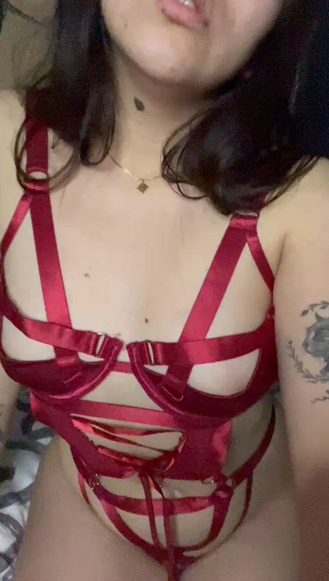 A Latin goddess, perfect for tonight 😈 Sexting, SPH, Video Call, Customs, Fetishes and more. Link in the comments, FREE OF ❤️‍🔥