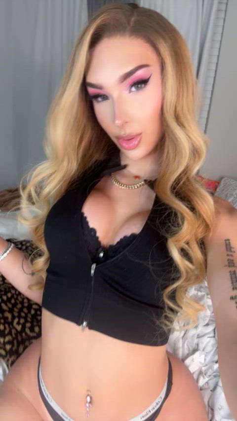 Are you sucking my girldick first or bending over?