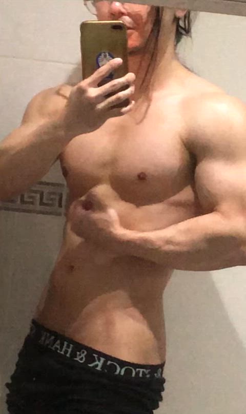 28 [M4FM/F] [London UK] - Muscular bull looking for hot couples and sexy hotwives to have fun with