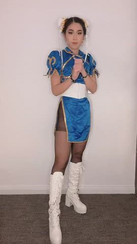 Chun-Li cosplay (Khloe Kiss)