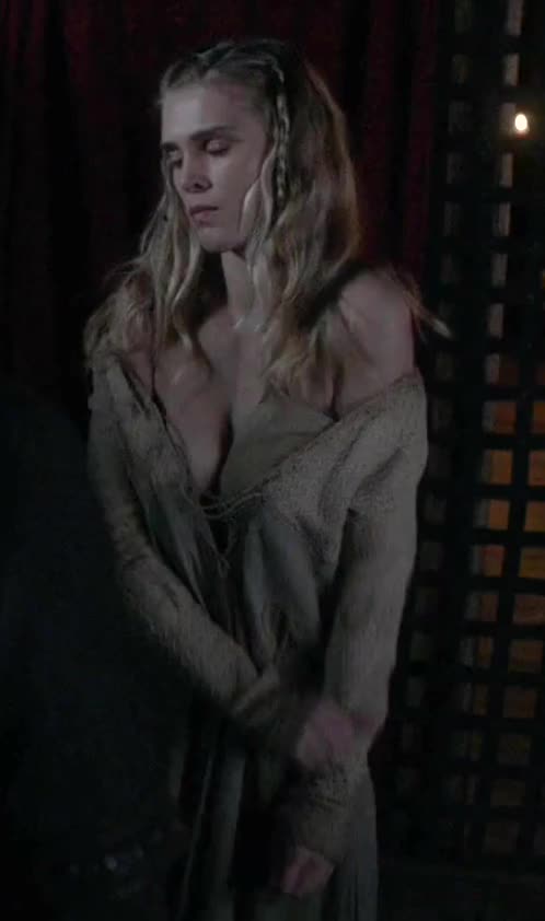 Gaia Weiss in Vikings