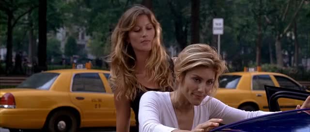 Gisele Bündchen and Jennifer Esposito in taxi