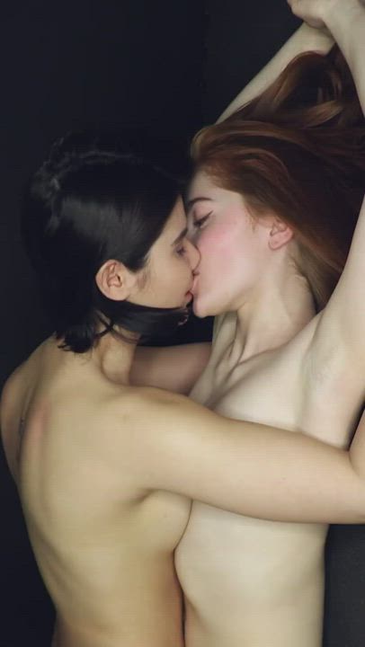 Jia Lissa Lady Dee Passionate Kissing