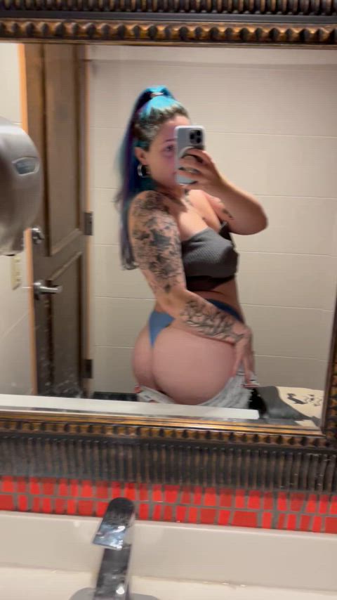 pretty new to virginia and i love showing off my thick ass🥰