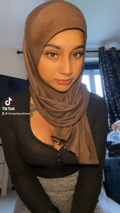 Yasmina Khan tries her hand at a NSFW Tiktok switch