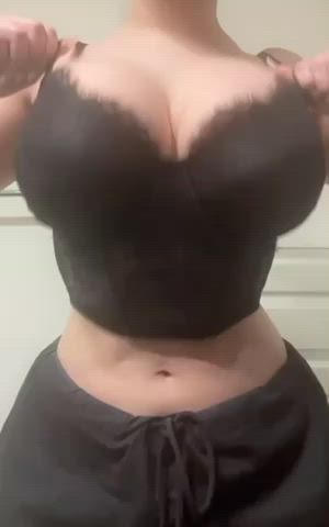 5’1 with some huge natural tits