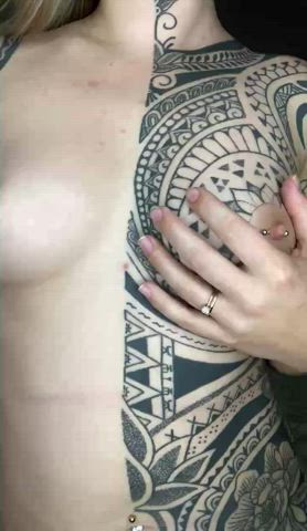 Daily content of my beautiful tits and my unique tattoos 😉 Come say hi to me ❤️