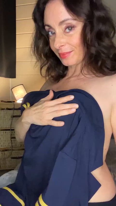 I'm divorced, I have 2 kids, I was born in 76, but I'm still fuckable [f]
