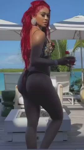 Saweetie thick af