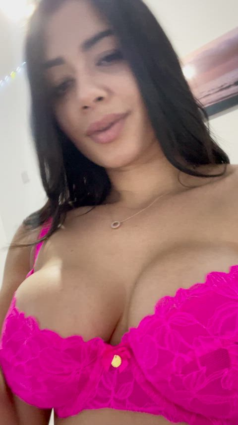 Any Texans want this Latina to bounce on them?