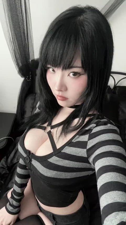 Asian girl wants to hangout 