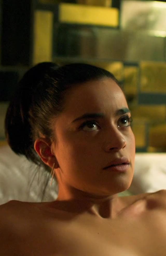 Paulina Gaitan in Diablo Guardián S01E07 (2018)