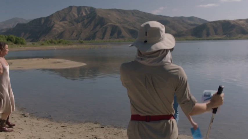 Juliette Lewis - Camping s01e01 (US2018)