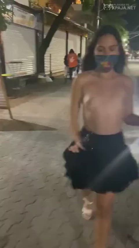 Colombiana Dances Topless in the Streets