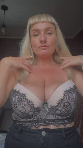 Im Mommy Bonnie, a BBW milf, Mommy domme and size queen. I offer dick ratings, sph, customs, taboo/mommy roleplay. $4 sub sale on now and NO PPV!