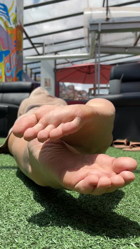 You have 5 minutes with my soles, what are you doing with them? 🦶