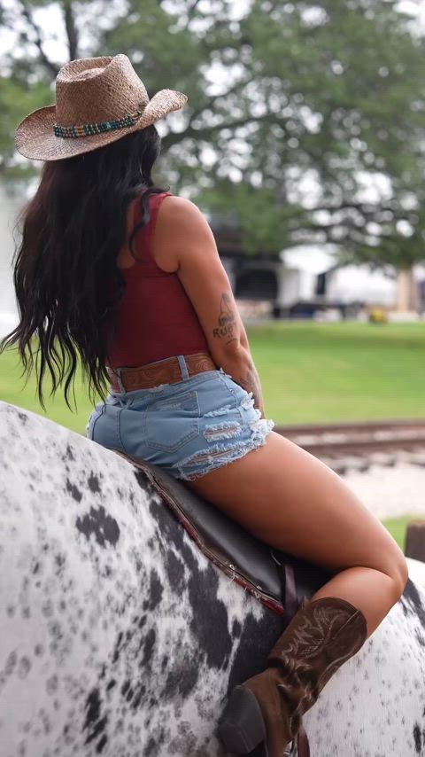 Emily Rinaudo riding 🥵