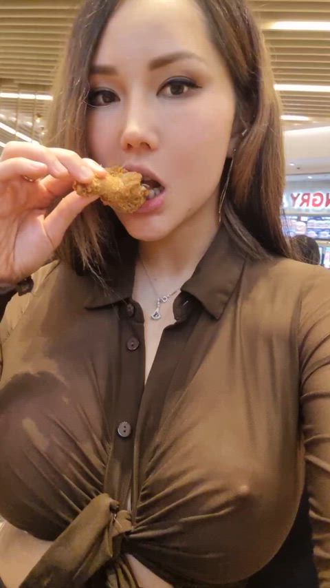 I was craving some fried chicken at the food court ♡