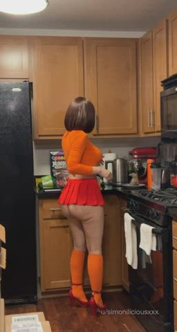 Velma in the kitchen (simoniliciousxxx) [Scooby-Doo]