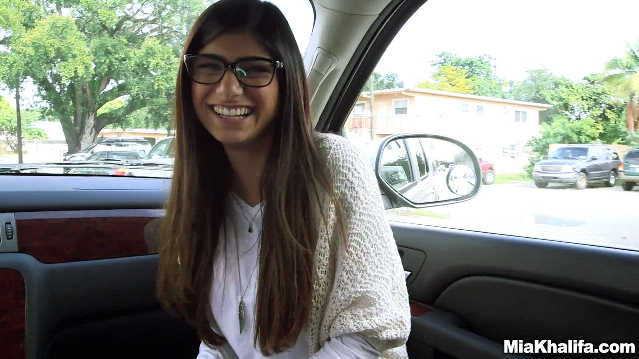 Mia Khalifa - Mia Khalifa Tries A Big Black Dick - Miakhalifa