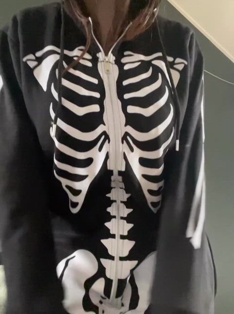 Skeleton with a rack hehe