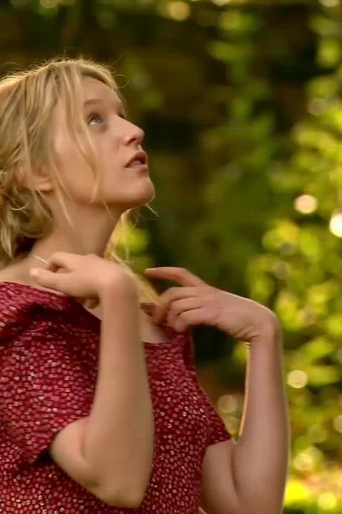 Ludivine Sagnier's fine french plotin 'La petite Lili'