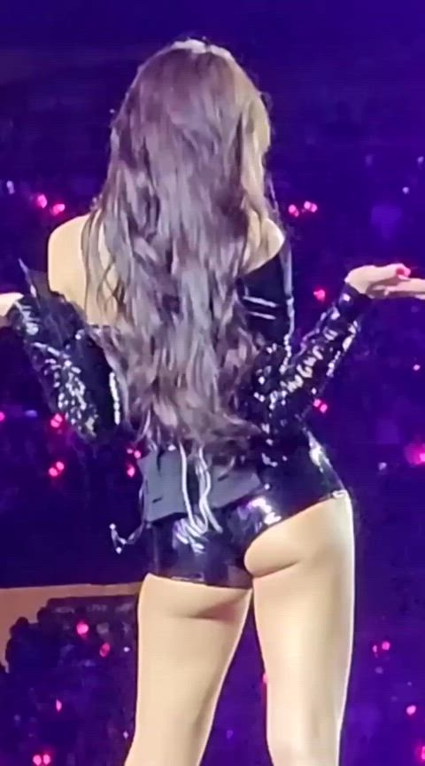 Lisa shapes made for sell your soul to her only😩😻🍑