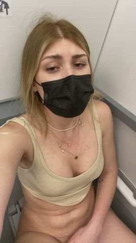 u/dominica99 had to go into the bathroom on the plane