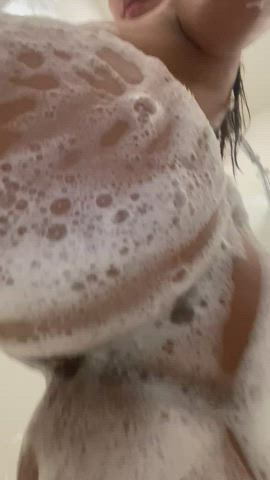 Watch this ass jiggle in the shower 🧼❤️