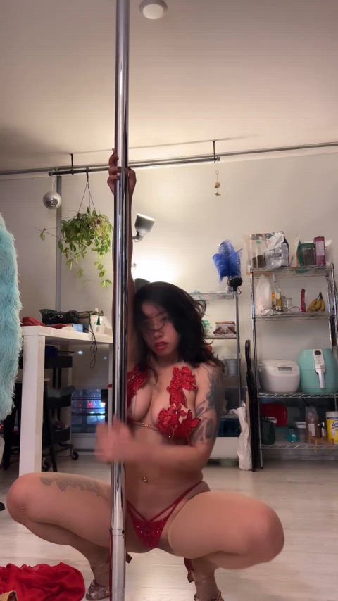 I wonder if anyone likes asians that can handle a pole 🍑