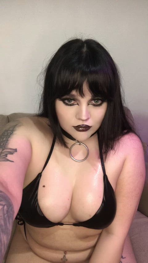 Hope you like chubby goth girls with oily tits 🖤😊